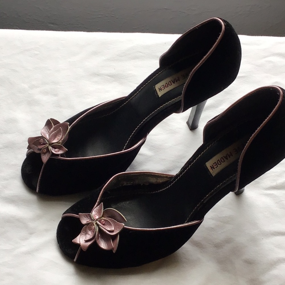 Steve Madden Velvet peep toe heels